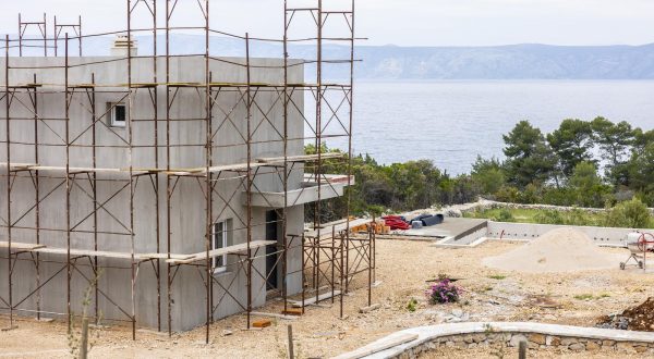 09.05.2023., Hvar - Kuca na Hvaru koju navodno ilegalno gradi predsjednik uprave HEP-a Frane Barbaric. Photo: Milan Sabic/PIXSELL