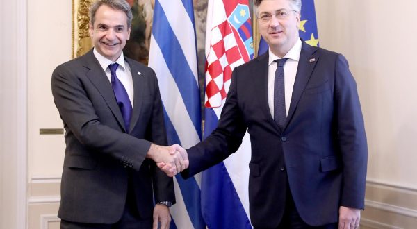10.02.2022., Zagreb - Predsjednik Vlade Andrej Plenkovic primio je danas u Banskim dvorima predsjednika Vlade Grcke Kyriakosa Mitsotakisa koji boravi u sluzbenom posjetu Republici Hrvatskoj.
 Photo: Patrik Macek/PIXSELL