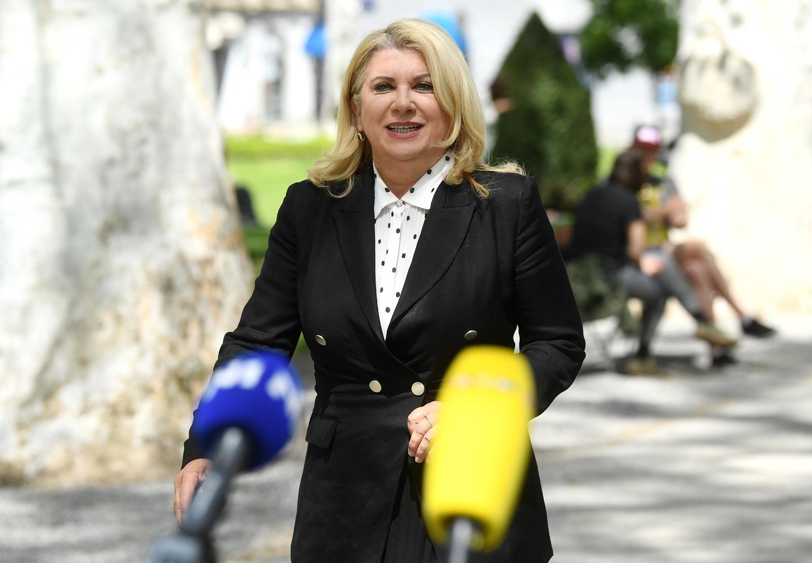 10.05.2021., Zagreb - Vesna Skare Ozbolt, kandidatkinja za gradonacelnicu Zagreba odrzala je konferenciju za medije na temu Tko i zasto nam podmece u kampanji. rPhoto: Marko Lukunic/PIXSELL