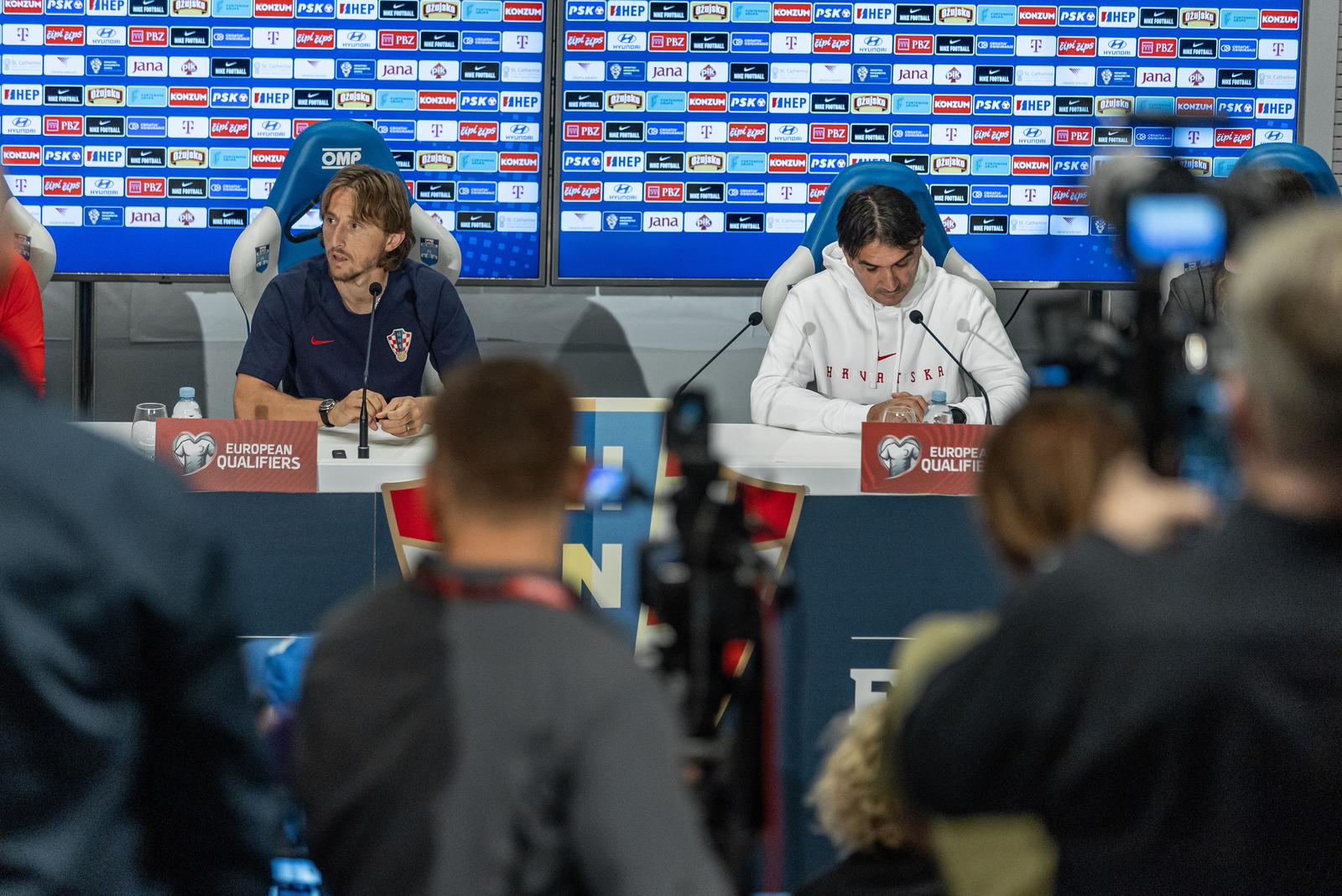 11.10.2023., Osijek - Konferencija za medije hrvatske nogometne reprezentacije na Opus Areni uoci susreta protiv Turske u kvalifikacijama za Europsko prvenstvo 2024. godine. Luka Modric, izbornik hrvatske nogometne reprezentacije Zlatko Dalic Photo: Davor Javorovic/PIXSELL