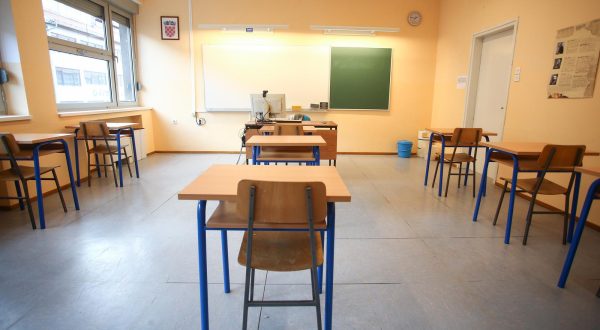 12.02.2021., Zagreb - Skola stranih jezika u Vodnikovoj. Photo: Matija Habljak/PIXSELL