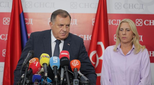 12.09.2023., prostorije Sekretarijata Glavnog odbora SNSD-a, Banjaluka (BiH) –Sjednica Izvrsnog komiteta SNSD-a koja dolazi nakon juceranjeg potvrdjivanja optuznice protiv predsjednika ove stranke Milorada Dodika i najavljenog danasnjeg dolaska Visokog predstavnika u BiH Christiana Schmidta u Banjaluku, a kojeg vlasti u RS ne priznaju.     Photo: Dejan Rakita/PIXSELL