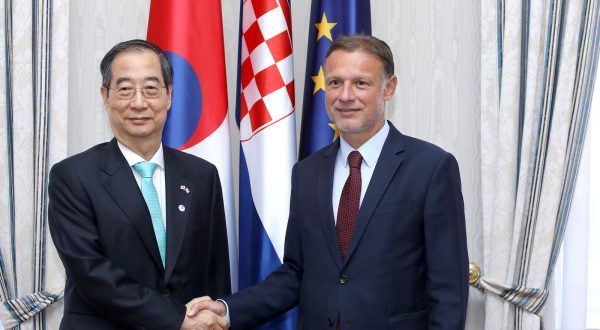 12.10.2023., Zagreb - Predsjednik Hrvatskoga sabora Gordan Jandrokovic primio je danas predsjednika Vlade Republike Koreje Han Duck-sooa koji boravi u sluzbenom posjetu Republici Hrvatskoj. Photo: Patrik Macek/PIXSELL