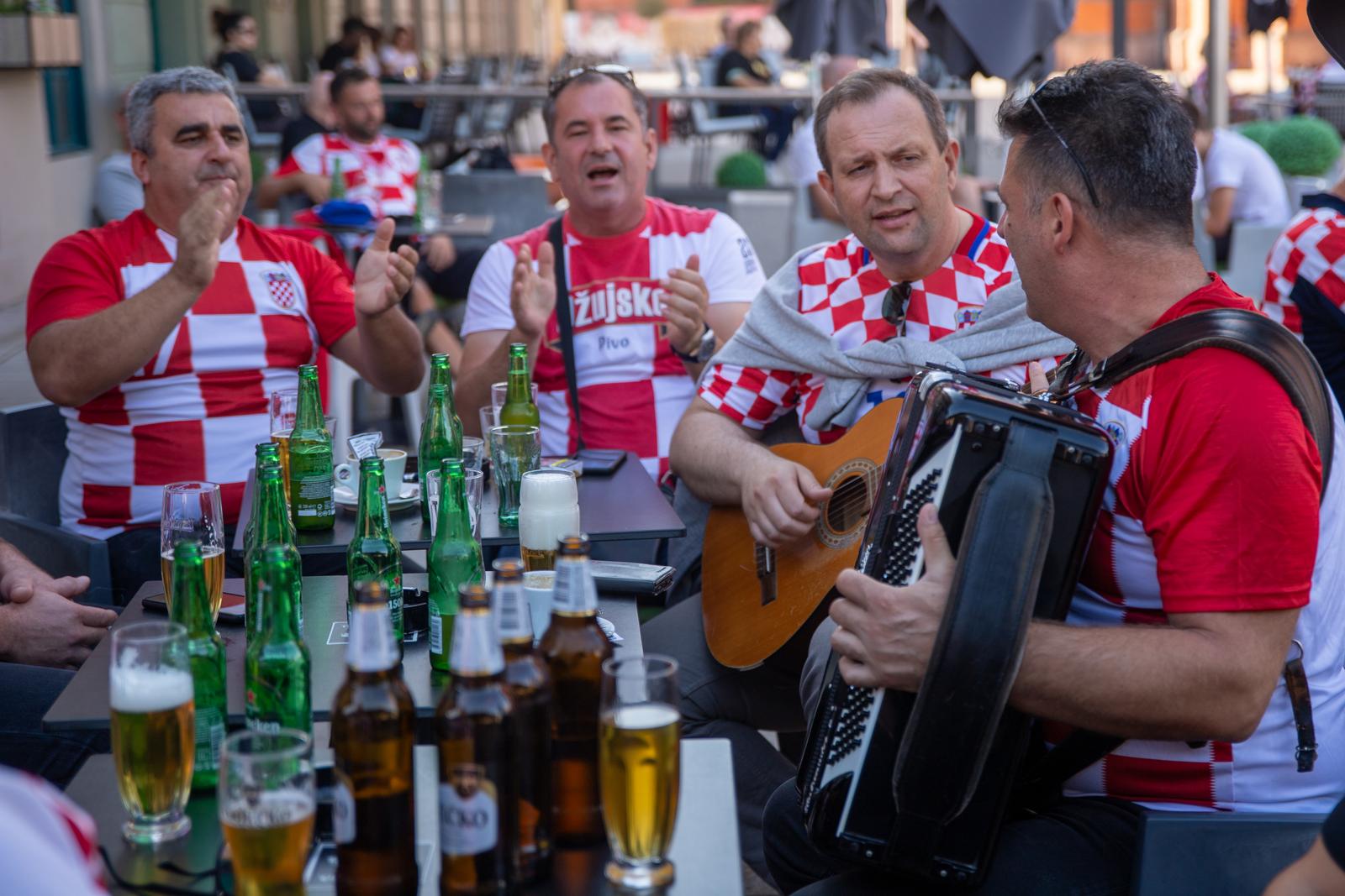 12.10.2022.,  Osijek - Atmosfera prije utakmice kvalifikacija za UEFA Europsko prvenstvo 2024., skupina D, 7. kolo, Hrvatska - Turska. Photo: Borna Jaksic/PIXSELL