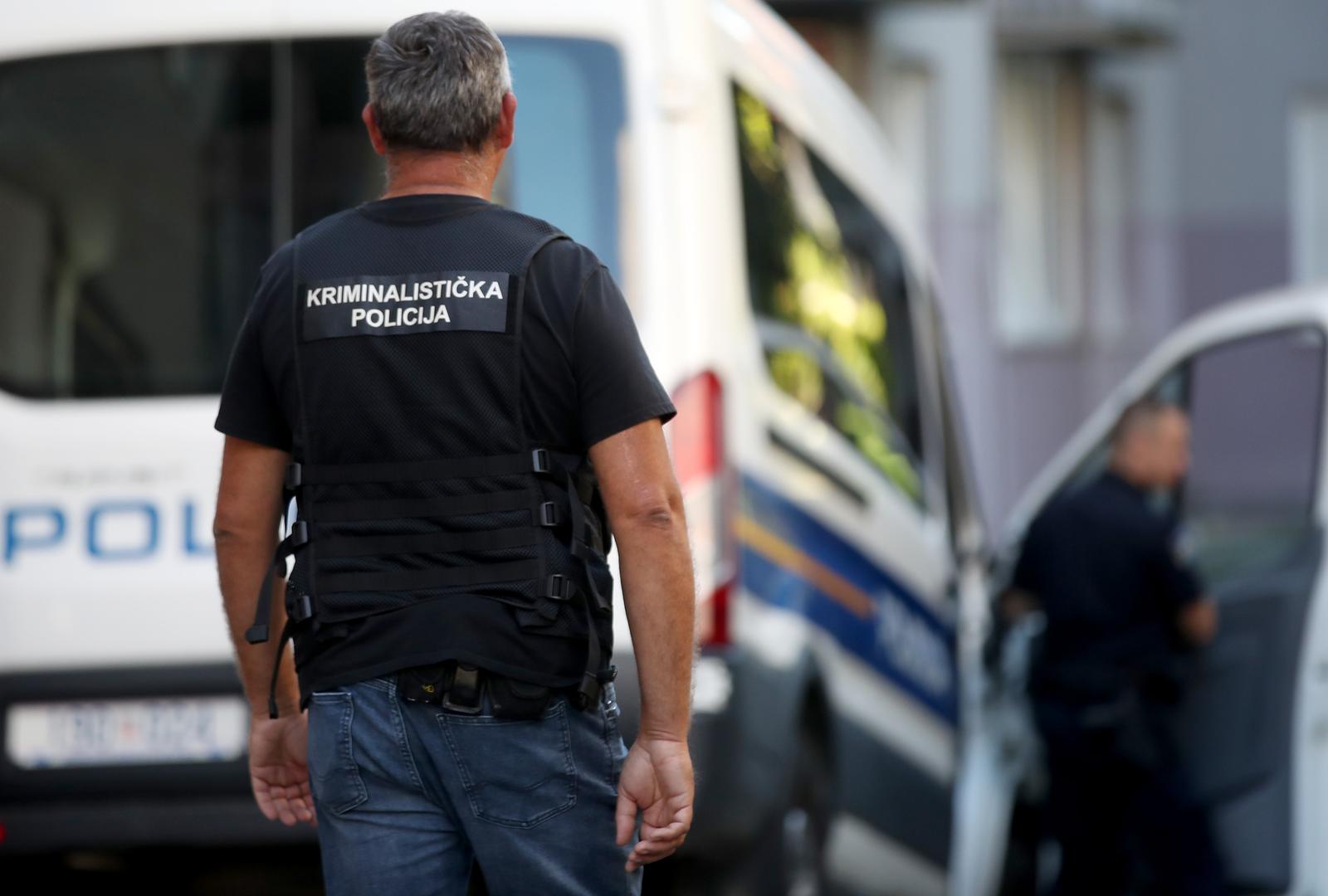 13.09.2022., Zagreb - Policija, kriminalisticka policija i istrazitelji u pretresu garaznog prostora stambene zgrade u naselju Srednjaci. Photo: Slavko Midzor/PIXSELL