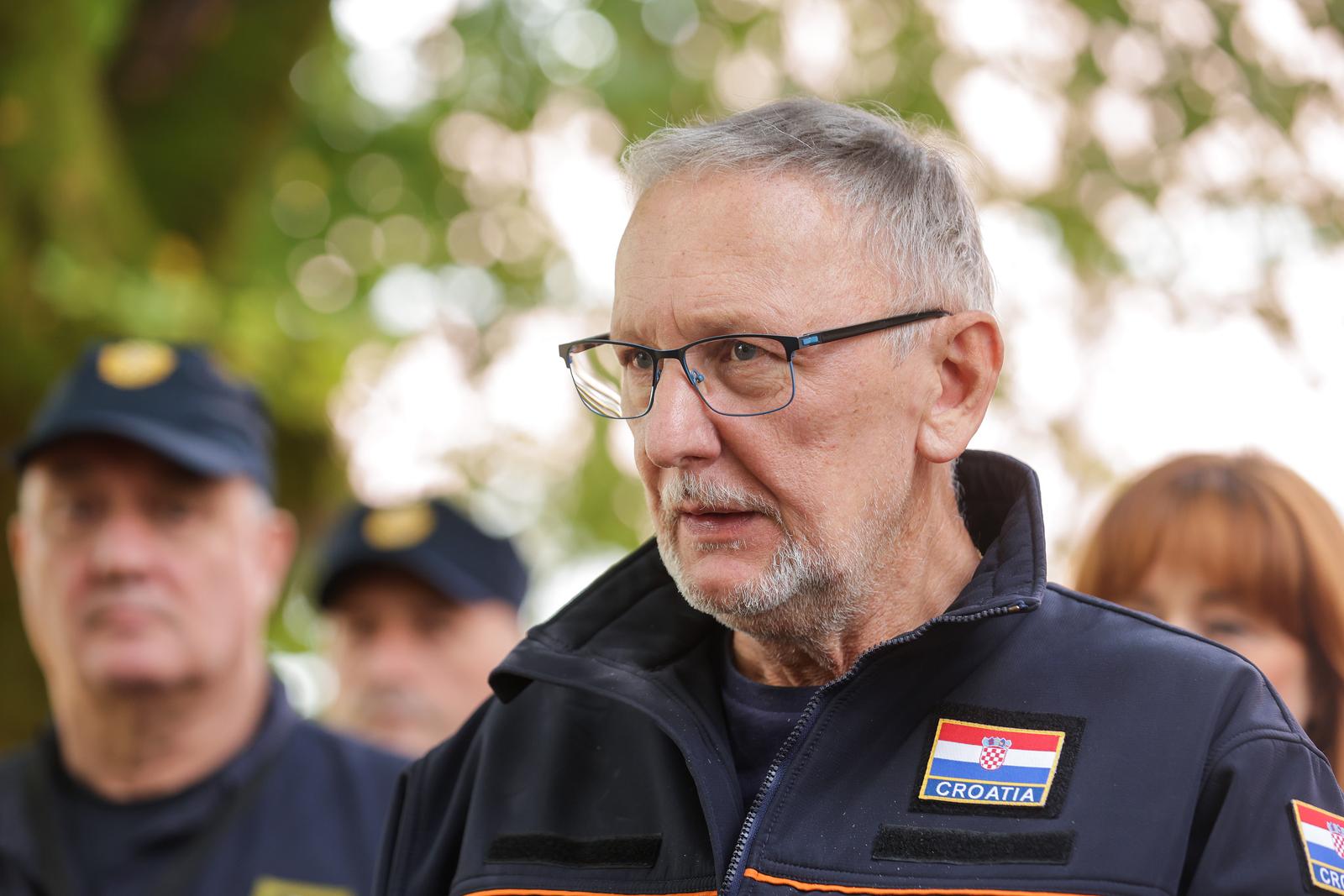15.09.2023., Slunj - Potpredsjednik Vlade i ministar unutarnjih poslova RH Davor Bozinovic 
obisao je policijske sluzbenike koji rade na zastiti drzavne granice i suzbijanju nezakonitih migracija uz podrucje granicne crte s Bosnom i Hercegovinom. Izjave za medije nakon sastanka sa gradonacenicom Slunja i Karlovackom zupanicom. Davor Bozinovic. Photo: Luka Stanzl/PIXSELL