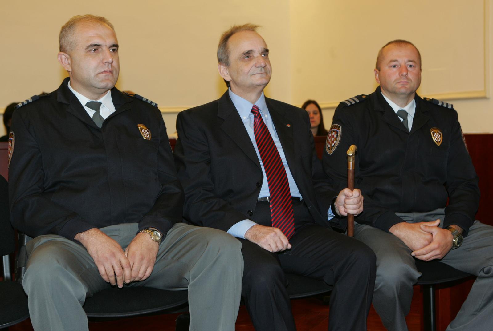 15.10.2007., Zagreb, Zupanijski sud - Nastavak sudjenja Branimiru Glavasu i ostalima za zlostavljanja i ubojstva srpskih civila u Osijeku 1991., u slucajevima "selotejp" i "garaža". Photo: Robert Anic/PIXSELL