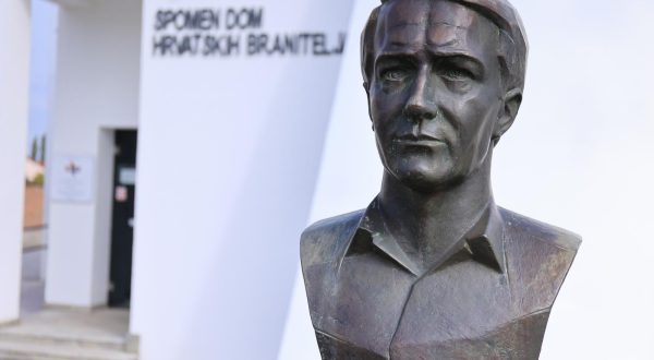16.10.2021., Vukovar - Obiljezavanje 30. godisnjice tragicne pogibije general bojnika Blage Zadre, heroja Trpinjske ceste. Na Trpinjskoj cesti odrzao se prigodni program "Heroj Trpinjske ceste" nakon cega se krenulo u mimohod do mjesta pogibije general bojnika Blage Zadre. Photo: Davor Javorovic/PIXSELL
