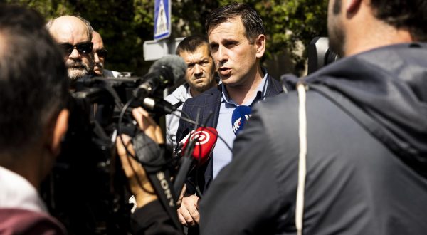 17.05.2023., Split - Vijece kotara Lucac - Manus u Splitu organiziralo je prosvjed kako bi skrenuli pozornost na neodgovorena pitanja vezana uz gradnju garazno-poslovnog kompleksa Small Mall i probleme s kojima gradani tog kotara zive desetljecima. Photo: Milan Sabic/PIXSELL