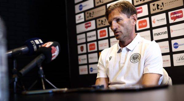 17.07.2023. Mostar: HSK Zrinjski Mostar odrzao tiskovnu konferenciju uoci uzvratne utakmice prvog pretkola Lige prvaka protiv armenskog prvaka FC Urartu-a. Za medije su govorili trener HSK Zrinjski, Krunoslav Rendulic, te kapiten Nemanja Bilbija.
 Photo: Denis Kapetanovic/PIXSELL
