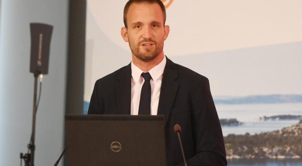 16.10.2023., Sibenik - Otvorenje svjetskog poslovnog skupa GSMA WAS iz podrucja telekomunikacija. Na otvorenju su sudjelovali zaslanik predsjednika Vlade Republike Hrvatske,ministar regionalnog razvoja i fondova Europske unije Sime Erlic, osnivac Infobipa Silvio i Roberto Kutic te Nicola Grimaldi, predsjednik Wholesale Agreements and Solutions Group (WAS).
   Photo: Hrvoje Jelavic/PIXSELL