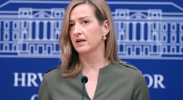 18.10.2023., Zagreb - Na konferenciji za medije Kluba zastupnika SDP-a odrzanoj u Saboru o temi  "Prijedlog zakona o izmjeni Zakona o javnom okupljanju" govorili su  Mirela Ahmetovic i Ranko Ostojic. Photo: Patrik Macek/PIXSELL