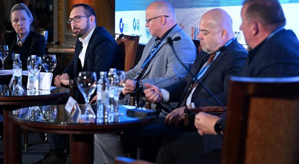 18.10.2023., Zagreb - Konferencija za novinare u Smaragdnoj dvorani hotela Esplanade u sklopu 15. Foruma zagrebackih ugostitelja. Majda Mikulandra, Tomislav Tomasevic, Franz Letica, Robert Pende, Antun Trojnar Photo: Marko Lukunic/PIXSELL