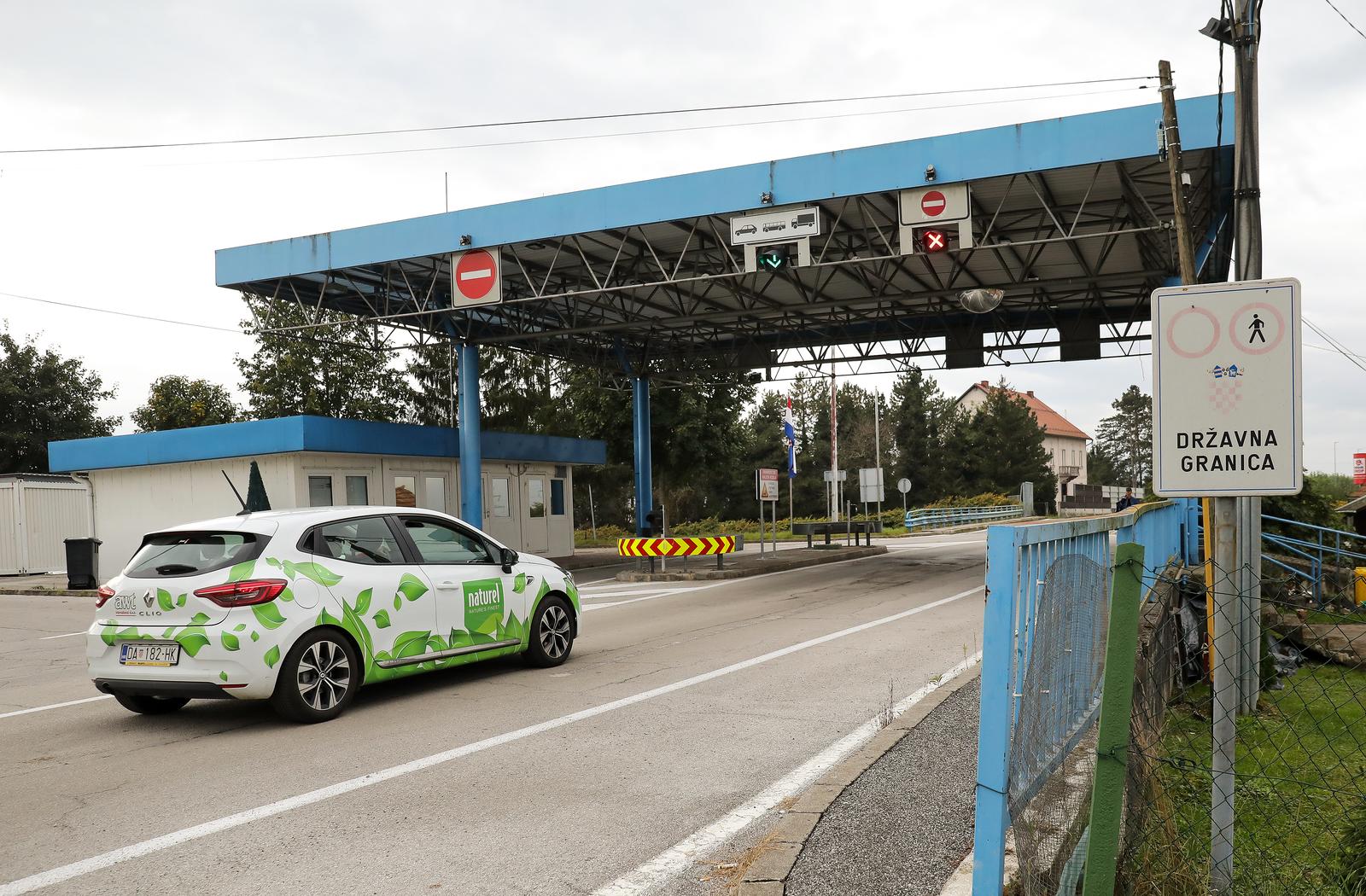 19.10.2023., Harmica, Bregana, granicni prijelazi- Slovenska vlada danas je odlucila uvesti kontrolu na granicama s Hrvatskom i Madjarskom, o cemu je ministar unutarnjih poslova Bostjan Poklukar vec obavijestio hrvatske i madjarske kolege. Nadzor se uvodi na pocetni rok od tjedan dana, s mogucnoscu produljenja. Policijske patrole su vec na cestama Photo: Emica Elvedji/PIXSELL
