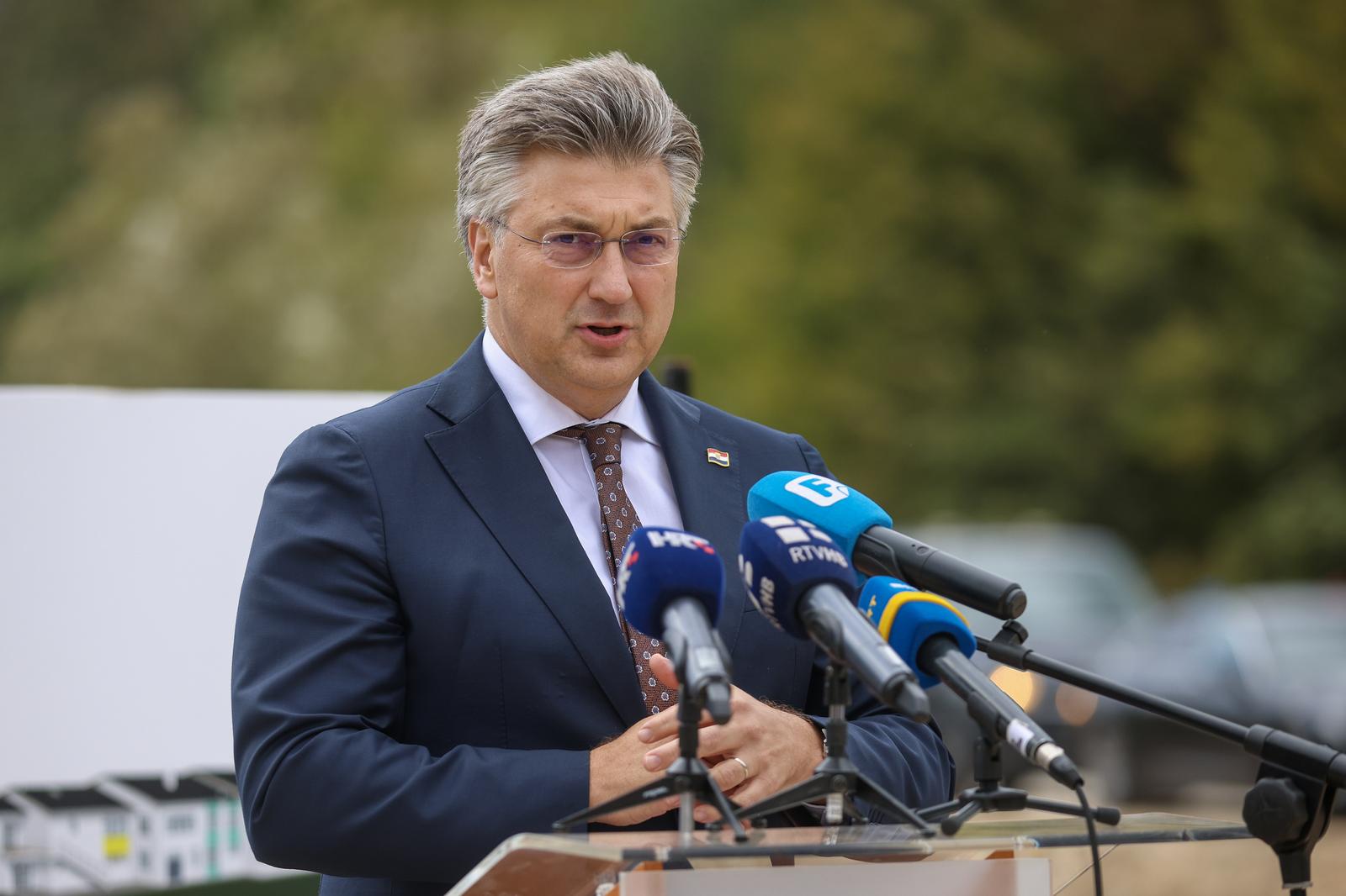 19.10.2023., Fojnica, Bosna i Hercegovina - Premijer Vlade RH Andrej Plenkovic prisustvovao je na svecanosti polaganja kamena temeljca Osnovne skole "Ivana Gorana Kovacica” u Fojnici. Photo: Armin Durgut/PIXSELL