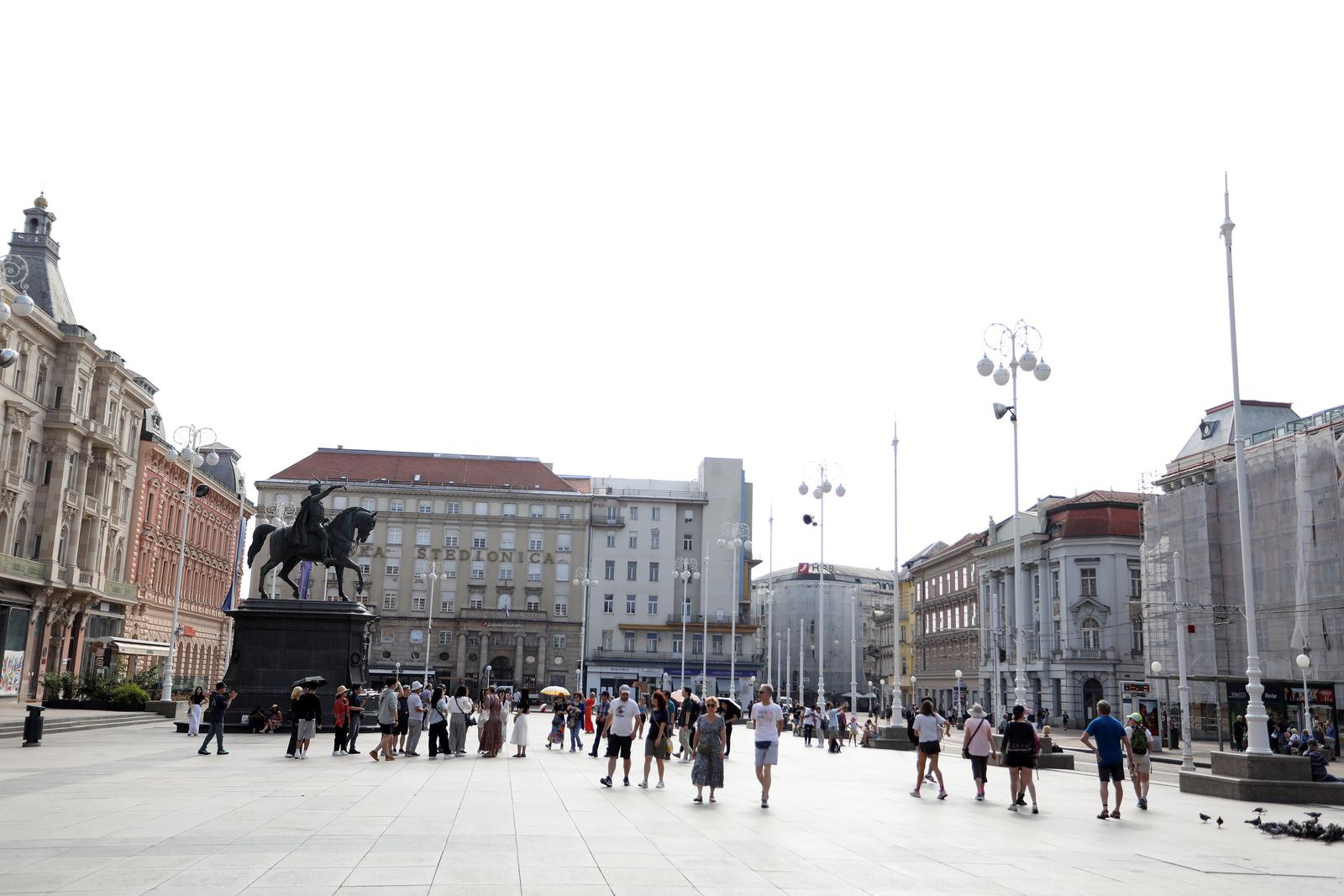 20.08.2023., Zagreb - Mirno i usporeno nedjeljno popodne na zagrebackim ulicama Photo: Emica Elvedji/PIXSELL