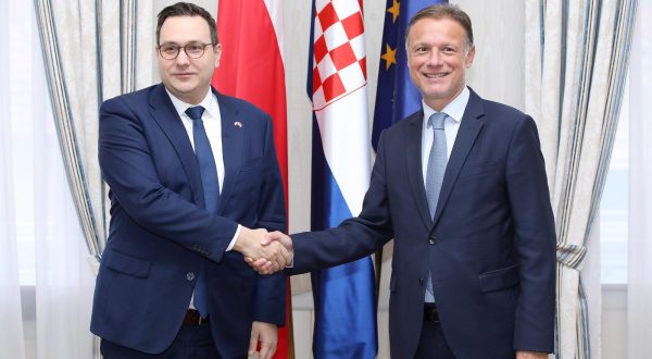20.10.2023., Zagreb - Predsjednik Hrvatskoga sabora Gordan Jandrokovic primio je danas ministra vanjskih poslova Ceske Republike Jana Lipavskog koji boravi u radnom posjetu Republici Hrvatskoj. Photo: Patrik Macek/PIXSELL