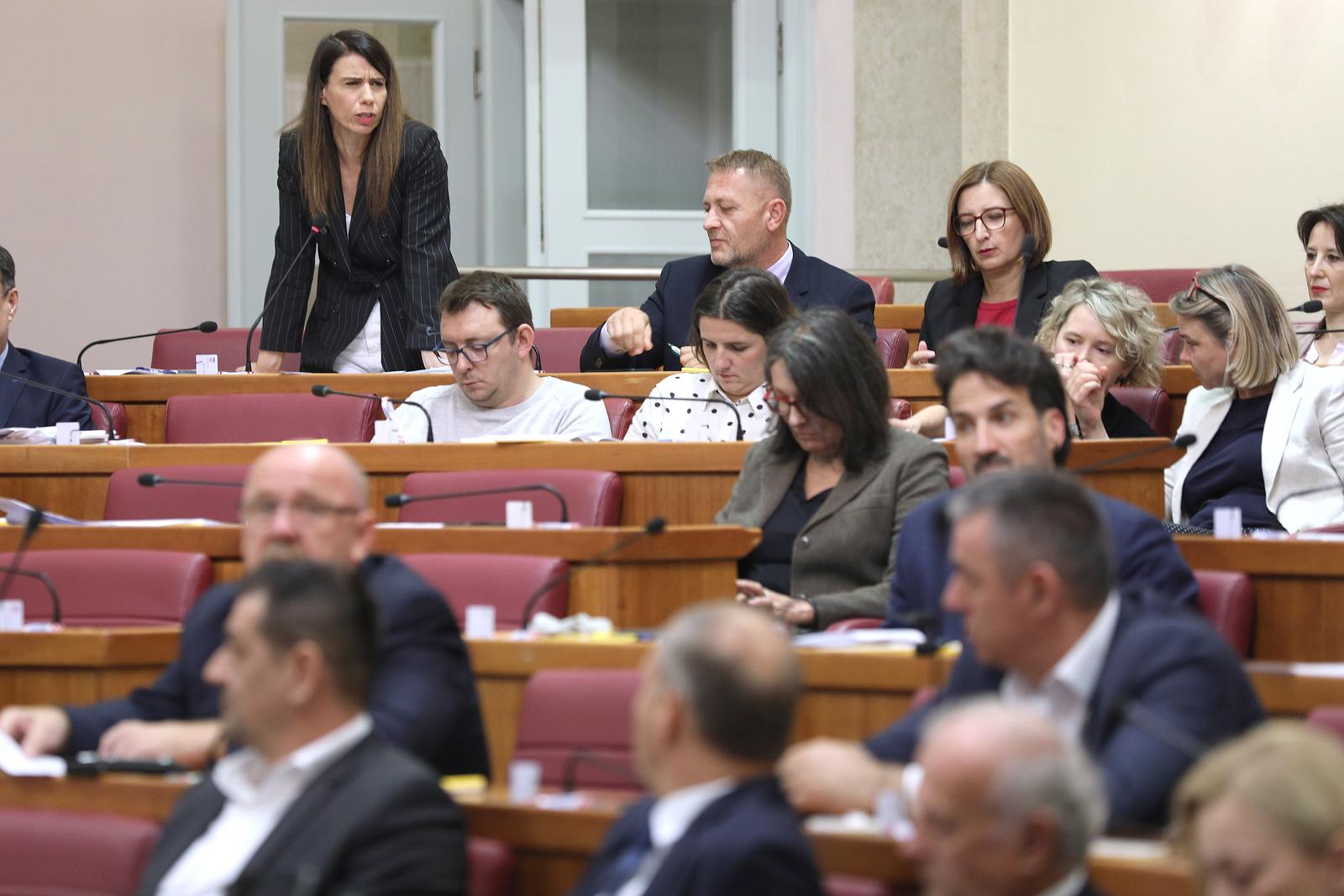 20.10.2023., Zagreb - Zastupnici drugi put ovaj tjedan glasuju o raspravljenim tockama dnevnog reda, medju kojima je izmjenjeni prijedlog Zakona o izbornim jedinicama koji je proteklih dana bio predmet sukoba vladajuce koalicije i predsjednika Milanovica. Glasovanje se opet pretvorilo u rat "povredama poslovnika" i opomenama.  Photo: Patrik Macek/PIXSELL