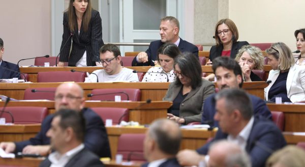 20.10.2023., Zagreb - Zastupnici drugi put ovaj tjedan glasuju o raspravljenim tockama dnevnog reda, medju kojima je izmjenjeni prijedlog Zakona o izbornim jedinicama koji je proteklih dana bio predmet sukoba vladajuce koalicije i predsjednika Milanovica. Glasovanje se opet pretvorilo u rat "povredama poslovnika" i opomenama.  Photo: Patrik Macek/PIXSELL