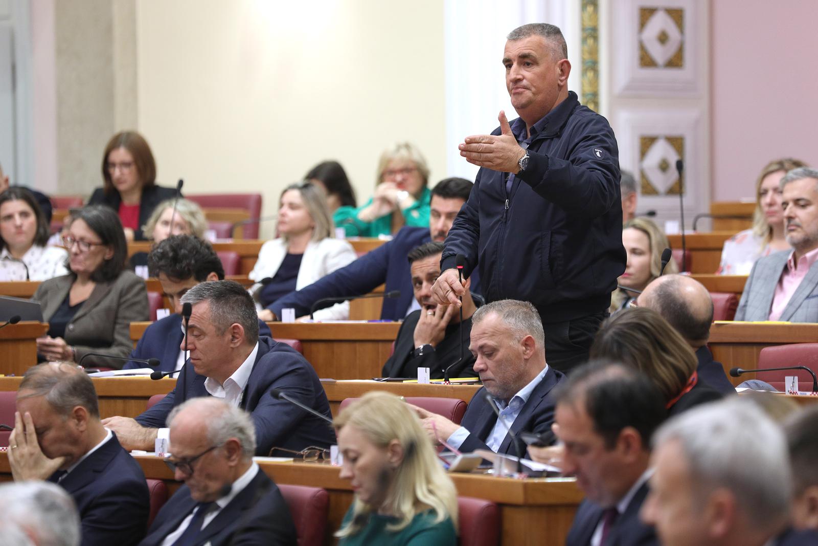 20.10.2023., Zagreb - Zastupnici drugi put ovaj tjedan glasuju o raspravljenim tockama dnevnog reda, medju kojima je izmjenjeni prijedlog Zakona o izbornim jedinicama koji je proteklih dana bio predmet sukoba vladajuce koalicije i predsjednika Milanovica. Glasovanje se opet pretvorilo u rat "povredama poslovnika" i opomenama.  Photo: Patrik Macek/PIXSELL