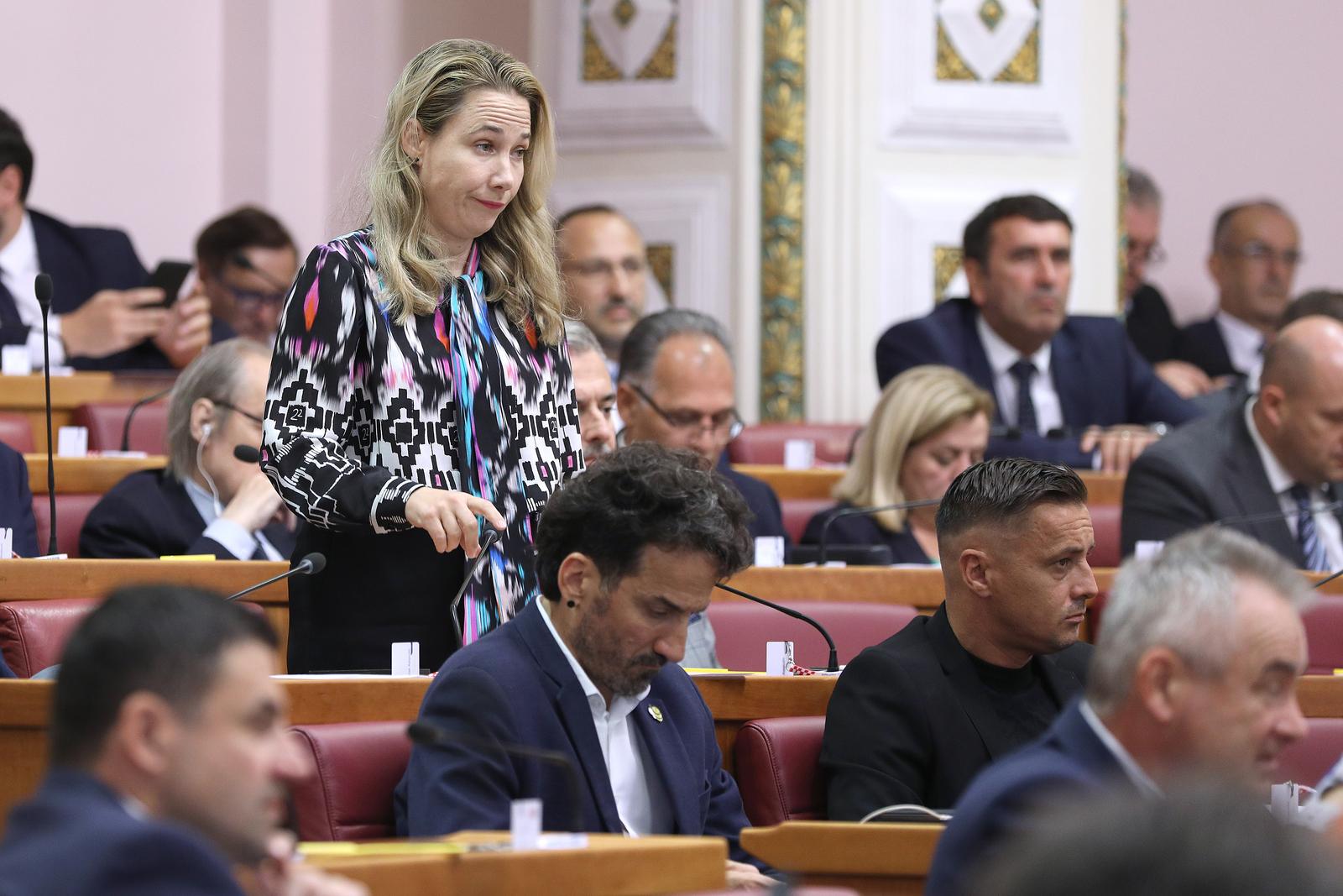 20.10.2023., Zagreb - Zastupnici drugi put ovaj tjedan glasuju o raspravljenim tockama dnevnog reda, medju kojima je izmjenjeni prijedlog Zakona o izbornim jedinicama koji je proteklih dana bio predmet sukoba vladajuce koalicije i predsjednika Milanovica. Glasovanje se opet pretvorilo u rat "povredama poslovnika" i opomenama.  Photo: Patrik Macek/PIXSELL