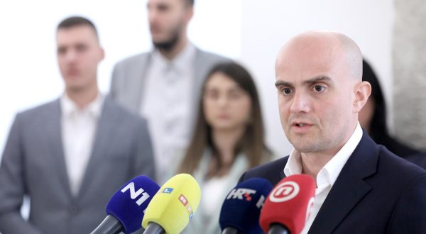 21.04.2023., Zagreb - Zastupnici Nino Raspudic, Nikola Grmoja i Slaven Raguz, predsjednik Hrvatske republikanske stranke BiH odrzali su nakon okruglog stola u Saboru konferenciju za medije.
 Photo: Patrik Macek/PIXSELL
