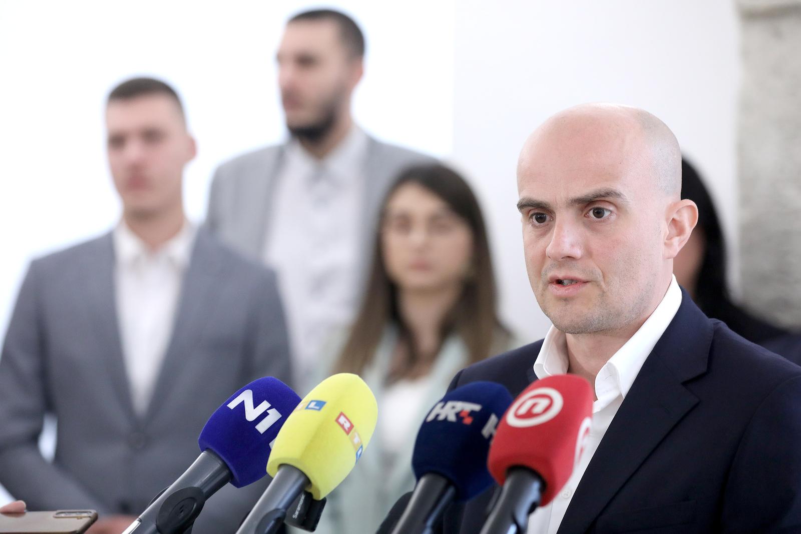 21.04.2023., Zagreb - Zastupnici Nino Raspudic, Nikola Grmoja i Slaven Raguz, predsjednik Hrvatske republikanske stranke BiH odrzali su nakon okruglog stola u Saboru konferenciju za medije.
 Photo: Patrik Macek/PIXSELL