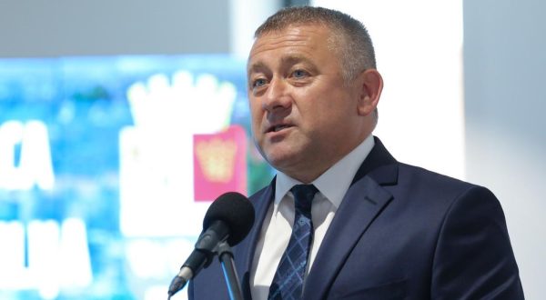 21.07.2023., Vinkovci - U Gradskoj knjiznici i citaonici odrzana je svecana sjednica povodom Dana Grada Vinkovaca. zupan Vukovarsko-srijemske zupanije Damir Dekanic Photo: Dubravka Petric/PIXSELL