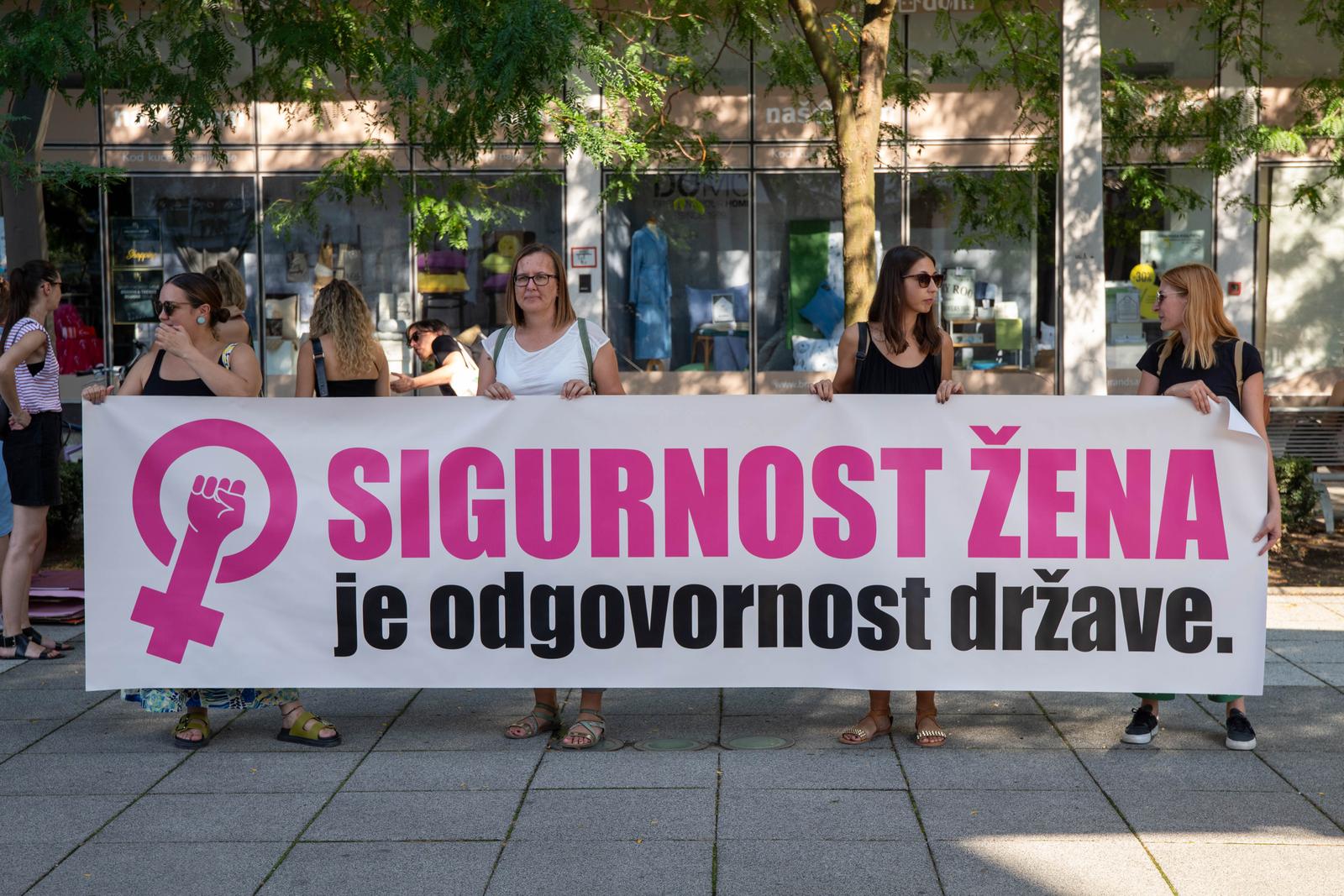 21.08.2023., Osijek - Ženske organizacije i inicijative organiziraju javnu akciju „Sigurnost žena je odgovornost države“ u 13 gradova u Hrvatskoj. Photo: Borna Jaksic/PIXSELL