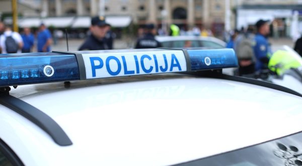 21.10.2023., Zagreb - 4. Nacionalni dani sigurnosti cestovnog prometa odrzan je danas na zagrebackom Trgu bana Josipa Jelacica, dok su na frekventnim prometnicama u Zagrebu, Splitu, Rijeci i Osijeku postavljeni reklamni panoi na temu koristenja sigurnog pojasa. Ovogodisnju kampanju MUP RH u sklopu Nacionalnog plana sigurnosti cestovnog prometa provodi pod geslom „Ne budi bez veze, vezi se“, a cilj je informiranje i educiranje javnosti o potrebi koristenja sigurnosnih pojaseva u vozilima i to uvijek i bez izgovora  Photo: Sanjin Strukic/PIXSELL