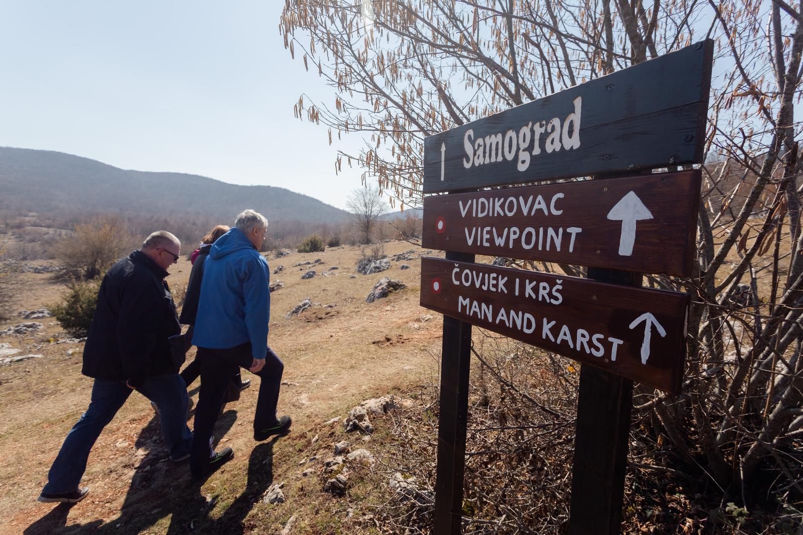 22.03.2022.,  Perusic - Povodom Svjetskog dana voda koji se svake godine obiljezava 22. ozujka, Ministarstvo gospodarstva i održivog razvoja i Hrvatske vode organizirali su obilazak i ciscenje izvora Grabovac u Perusicu, (naselje Kaniza) i spilje Samograd u sklopu pecinskog parka Grabovaca.
 Photo: Sime Zelic/PIXSELL