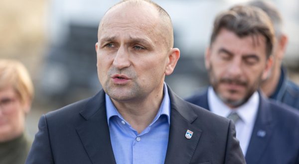 22.03.2023., Osijek - Obilazak radova na izgradnji podvoznjaka u Ulici sv. Leopolda Bogdana Mandica. osjecko-baranjski zupan Ivan Anusic Photo: Davor Javorovic/PIXSELL
