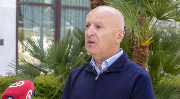 23.04.2022., Pula - Ispred u hotela Park Plaza Histria odrzana je konferencija za medije SDP-a pod nazivom "Vaznost socijaldemoktarskih politika u gospodarskoj krizi”. Na konferenciji prisustvovali su predsjednik SDP-a Pedja Grbin, potpredsjednica SDP-a i eurozastupnica Biljana Borzan te eurozastupnik Predrag Fred Matic. Photo: Srecko Niketic/PIXSELL