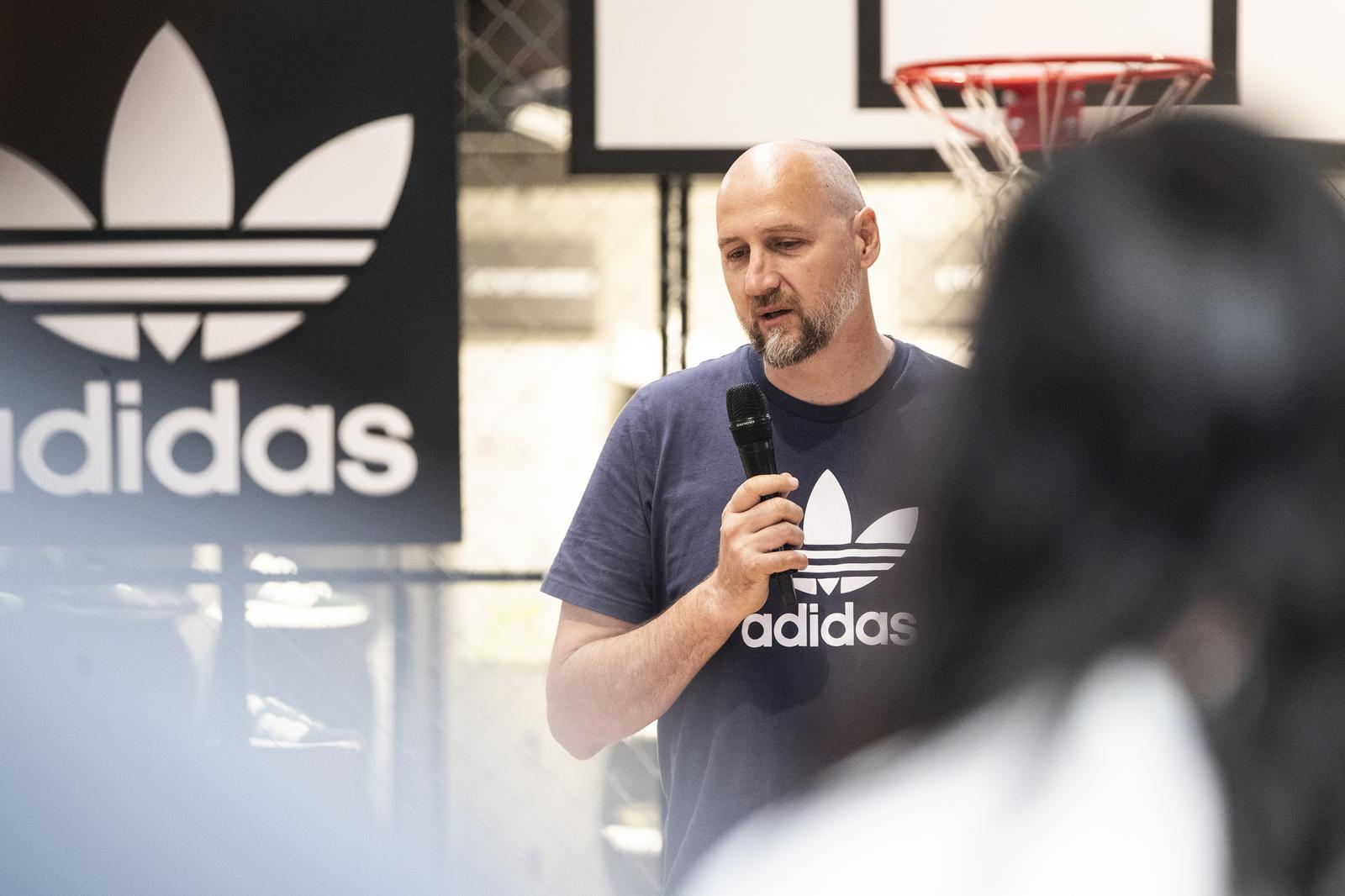 24.05.2022., Split - U trgovackom centru Mall of Split predstavljana je limitirana serija Adidas Jugoplastika tenisica. Dino Radja.  Photo: Milan Sabic/PIXSELL