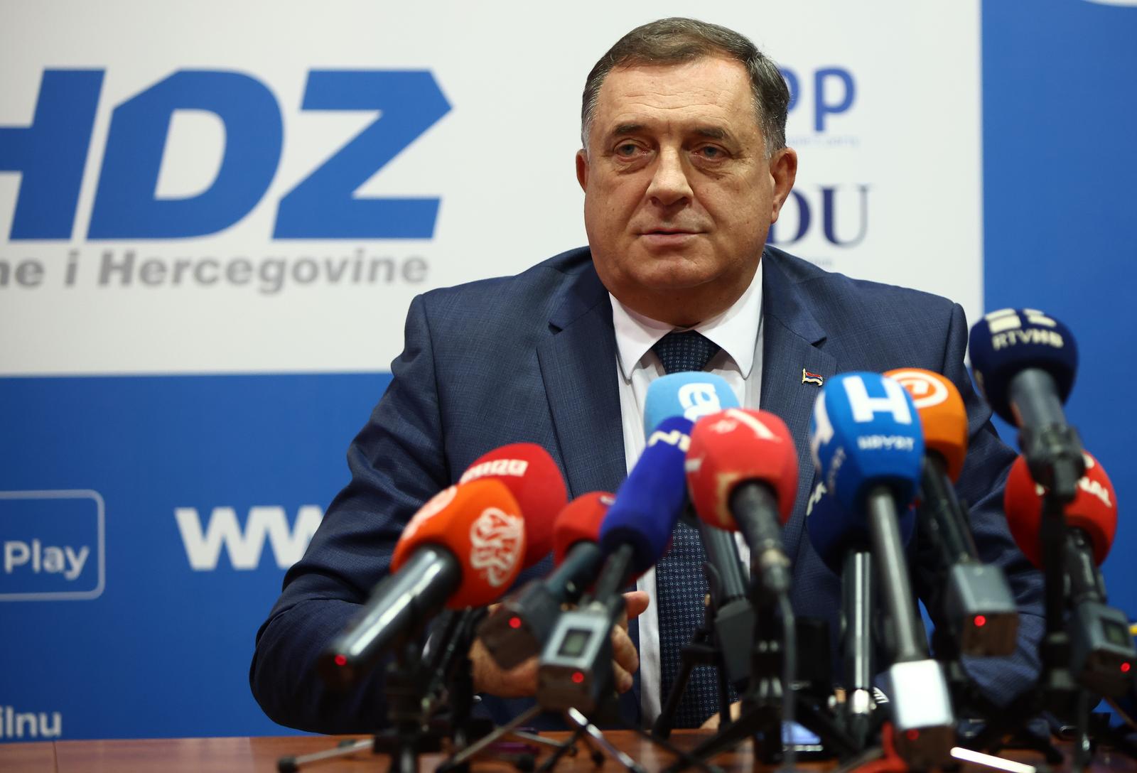 25.09.2023., Mostar -  Press konferencija nakon odrzanog koordinacijskog sastanka partnera u vlasti na nivou BiH izmedju SNSD-a, HDZ-a BiH, i SDP-a BiH. Delegacije stranaka predvodili su predsjednici Milorad Dodik, Nermin Niksic i Dragan Covic.     Photo: Denis Kapetanovic/PIXSELL