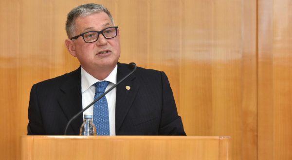 25.10.2021., Zagreb - Hrvatska odvjetnicka komora (HOK) obiljezilla 8. Europski dan odvjetnika okruglim stolom na temu "Bez neovisnog odvjetnistva/odvjetnika nema ni pravde". Bivsi predsjednik HOK-a Robert Travas.  Photo: Davorin Visnjic/PIXSELL