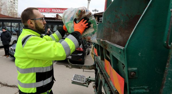 26.01.2023., Zagreb - Postignut je dogovor radnika Cistoce i gradonacelnika Tomislava Tomasevica  koji je osobno krenuo cistit ulice ustvrdivsi da je na edukaciji kao pomocni radnik.  Photo: Robert Anic/PIXSELL