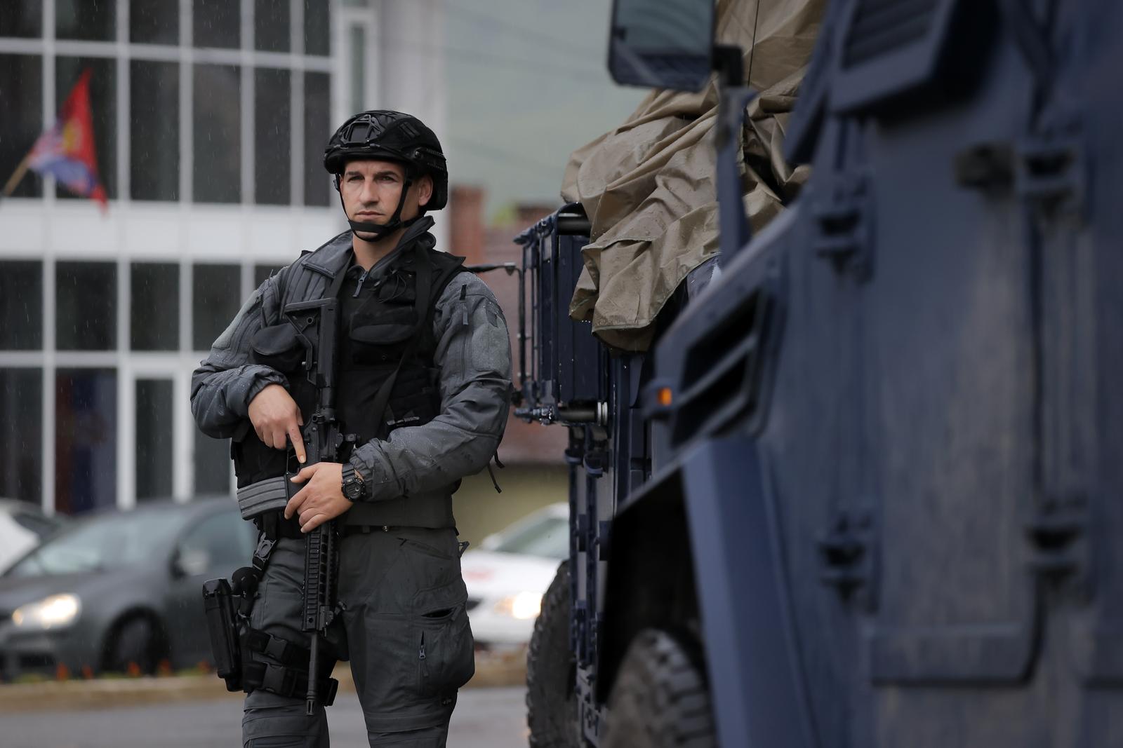 26.05.2023., Zvecan, Kosovo - Na sjeveru Kosova doslo je sukoba izmedju policije i gradjana koji su pokusali sprijeciti gradonacelnika da preuzme duznost nakon lokalnih izbora koje su Srbi bojkotirali. Kosovska policija usla je u zgradu opcine Zvecan nakon sto je ispred bacila suzavac te sok-bombe.   Photo: Stringer/PIXSELL