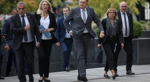 26.10.2023., Sarajevo, Bosna i Hercegovina - Dolazak zvanicnika na sastanak parlamentarnih stranaka koje cine vecinu na državnom nivou. Photo: Armin Durgut/PIXSELL