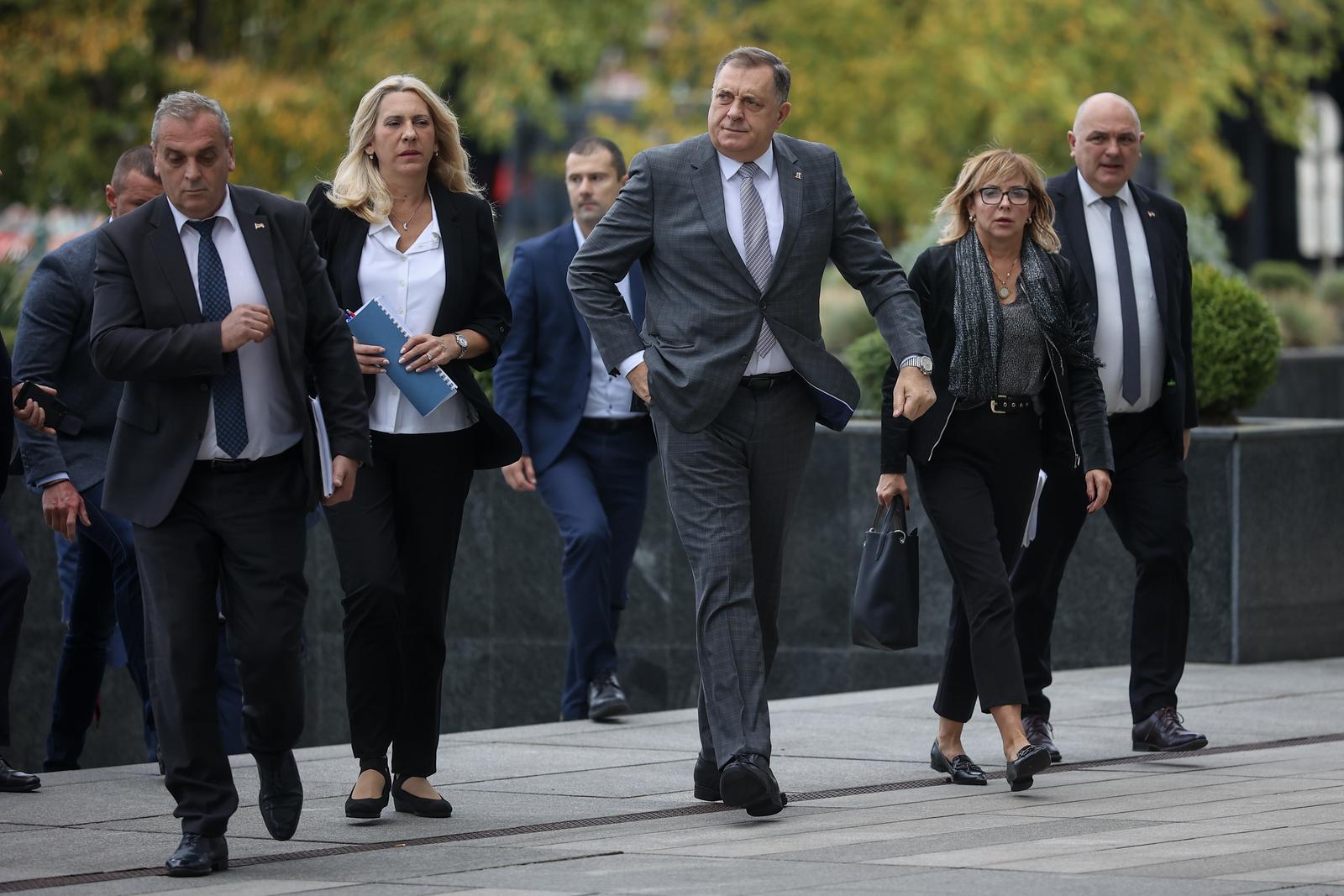 26.10.2023., Sarajevo, Bosna i Hercegovina - Dolazak zvanicnika na sastanak parlamentarnih stranaka koje cine vecinu na državnom nivou. Photo: Armin Durgut/PIXSELL