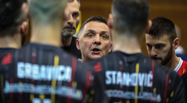 27.10.2022., Dom Odbojke Bojan Stranic, Zagreb - Uzvratna utakmica 3. pretkola CEV Lige prvaka, HAOK Mladost Zagreb - Hebar Pazardzik. Trener Mladosti Ratko Peris   Photo: Jurica Galoic/PIXSELL