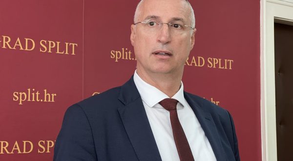 28.07.2023., Split - Gradonacelnik Ivica Puljak odrzao konferenciju za medije o pokrenutom postupku protiv Maje Djerek pred sluzbenickim sudom za tezu povredu slucbenicke dužnosti. Photo: Ivo Cagalj/PIXSELL