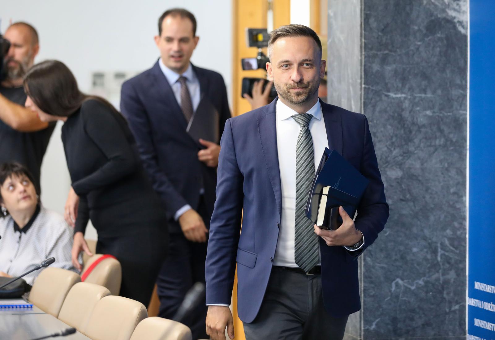 28.9.2023., Zagreb - Zapoceo je prvi sastanak pregovarackih odbora Vlade RH i predstavnika sindikata, o sklapanju izmjena i dopuna temeljnog kolektivnog ugovora za sluzbenike u javnim sluzbama i dopuna Kolektivnog ugovora za drzavne sluzbenike.   Photo: Jurica Galoic/PIXSELL