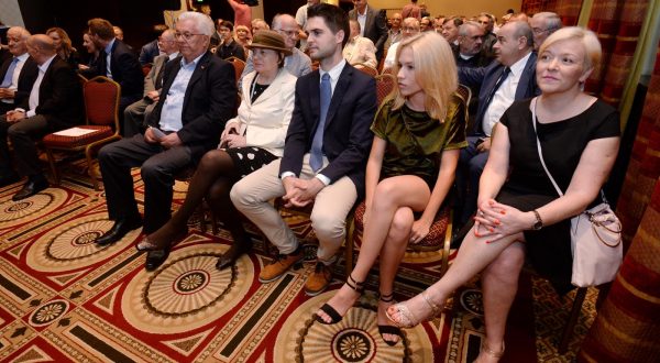 30.06.2017., Zagreb - Hotel Espalanade, promocija knjige Vladimira Seksa u izdanju Vecernjeg lista Drzavni udar. Luka Bebic, Anica Ressler Seks, Karlo Resler, kcer Vladimira Seksa Zrinka Postic Seks s kcerkomrPhoto: Marko Lukunic/PIXSELL