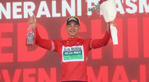 30.09.2023 - Ozalj - Biciklisticka utrka CRO Race 2023. Cilj 5. etape Crikvenica - Ozalj, pobjednik etape Orluis Alberto Aular, koji je najbolji i u ukupnom poretku te dobitnik crvene i plave majice. Zelenu majicu dobio je Jonas Rapp. Photo: Kristina Stedul Fabac/PIXSELL