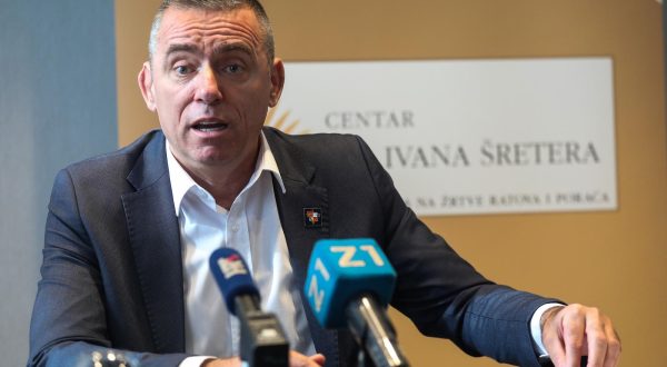 30.10.2023., Zagreb - Saborski zastupnik i predsjednik Centra dr. Ivan Sreter, Stipo Mlinaric  i odvjetnik Berislav Zivkovic odrzali su konferenciju za medije na temu predaje nove kaznene prijave Centra dr. Ivan Sreter DORH-u. Photo: Zeljko Hladika/PIXSELL