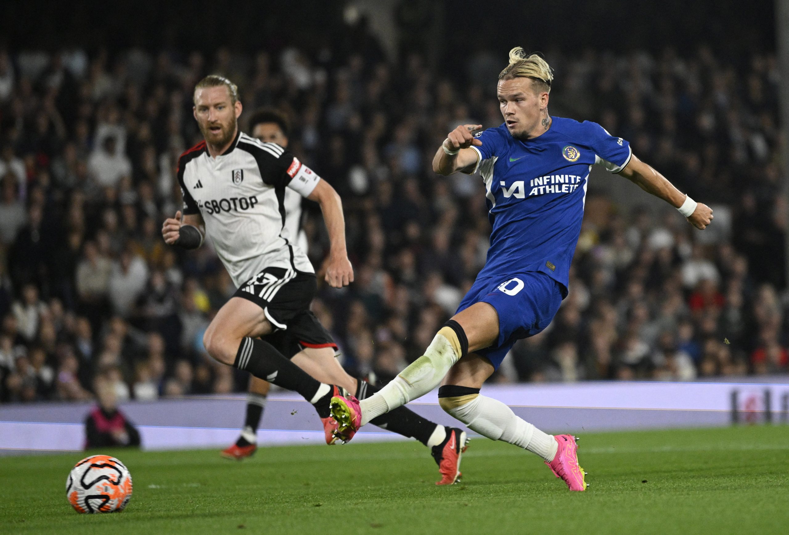 Soccer Football - Premier League - Fulham v Chelsea - Craven Cottage, London, Britain - October 2, 2023 Chelsea's Mykhailo Mudryk scores their first goal REUTERS/Tony Obrien NO USE WITH UNAUTHORIZED AUDIO, VIDEO, DATA, FIXTURE LISTS, CLUB/LEAGUE LOGOS OR 'LIVE' SERVICES. ONLINE IN-MATCH USE LIMITED TO 45 IMAGES, NO VIDEO EMULATION. NO USE IN BETTING, GAMES OR SINGLE CLUB/LEAGUE/PLAYER PUBLICATIONS. Photo: TONY OBRIEN/REUTERS