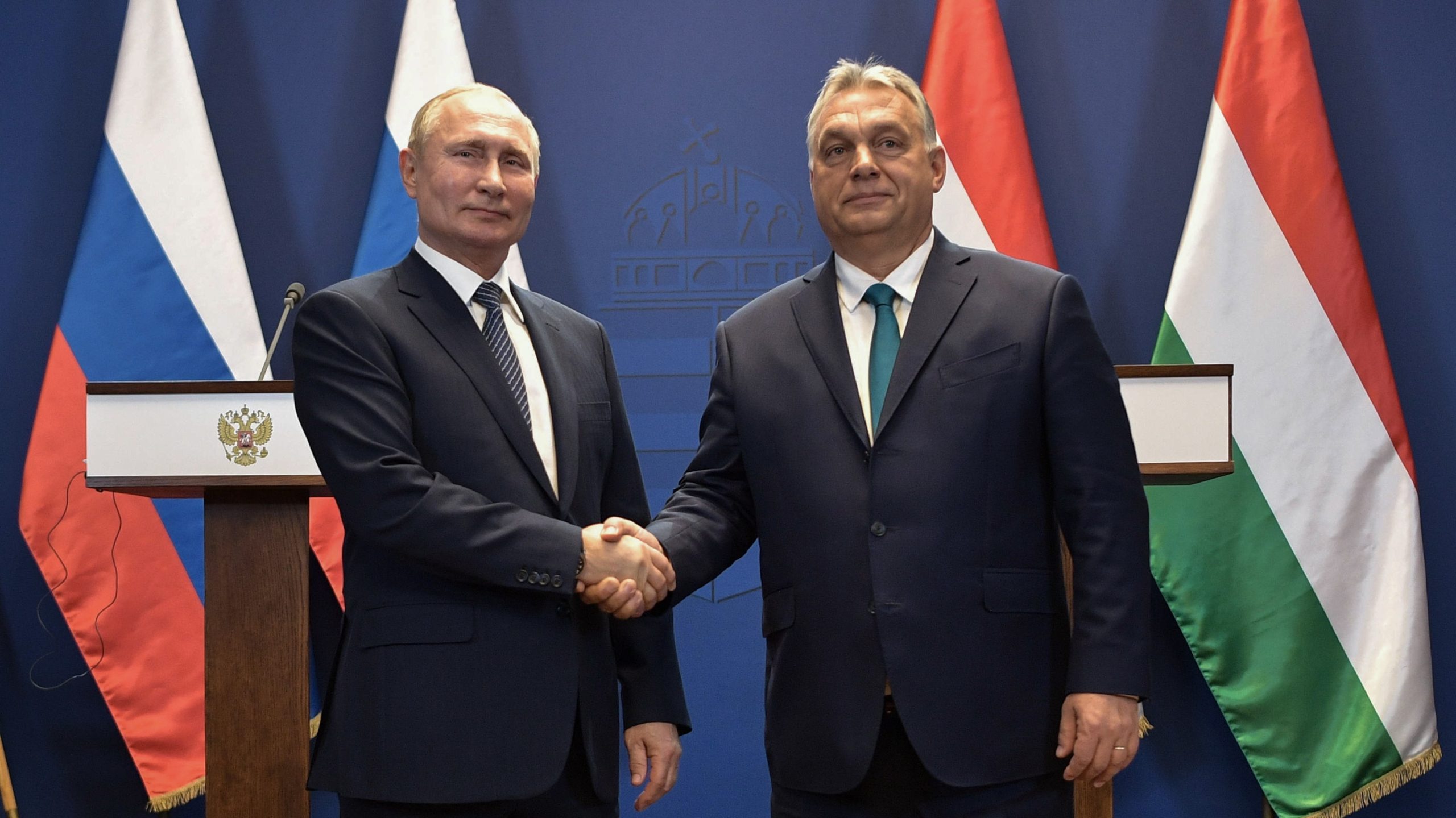 epa07960897 Russian President Vladimir Putin (L) shakes hands with Hungarian Prime Minister Viktor Orban (R) after a news conference following their talks in Budapest, Hungary, 30 October 2019. Russian President Vladimir Putin is on a working visit to Hungary.  EPA-EFE/ALEXEI NIKOLSKY / SPUTNIK  / KREMLIN POOL MANDATORY CREDIT