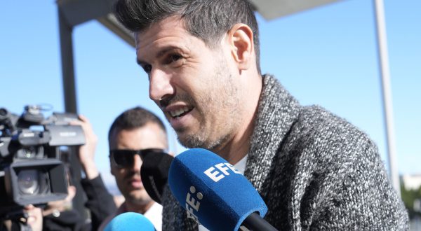 epa10935882 Director of Spain's Men's National Soccer Team Albert Luque arrives to the court in Terrassa, Barcelona, Spain, 24 October 2023, to declare Via video-conference, before the judge in the inquiry against former Royal Spanish Football Federation (RFEF) chief Luis Rubiales over accusations of sexual assault and coercion after the kiss with Spain's forward Jenni Hermoso following the team's win in the Women's World Cup.  EPA/Enric Fontcuberta