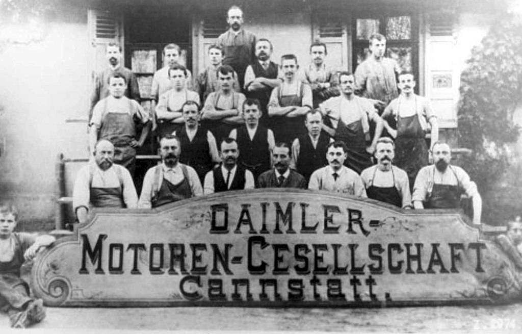 Workforce of Daimler-Motoren-Gesellschaft (DMG) in Cannstatt founded in 1890